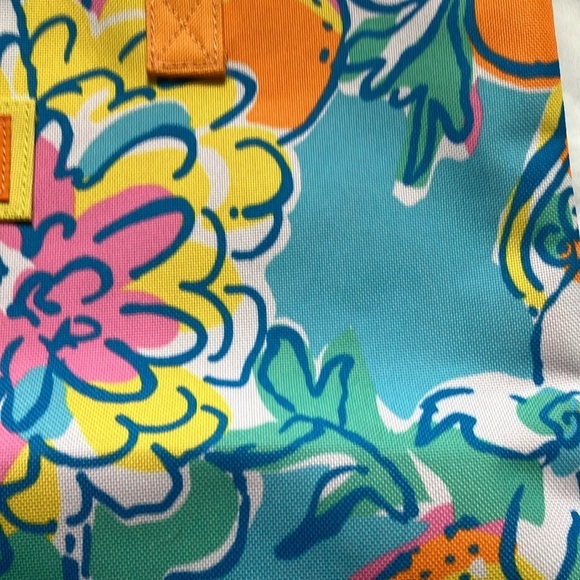 Lilly Pulitzer X Estée Lauder: Colorful Floral Tote Bag- coin/card pouch - Picture 4 of 16